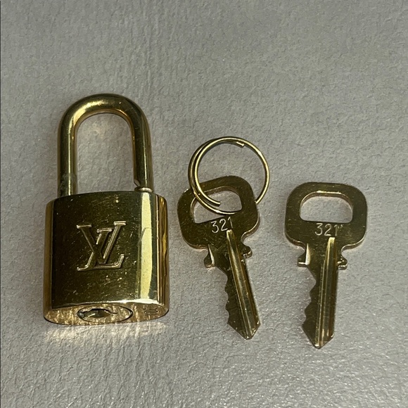 Louis Vuitton Luxurious Gold Padlock and Keys #321 - Picture 4 of 12